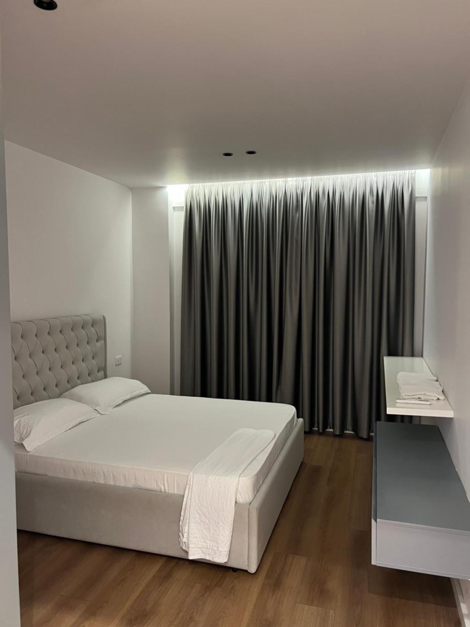 Renas Tirana
